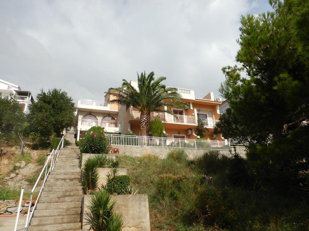 Apartments Kapetan Jure Brela Exterior foto