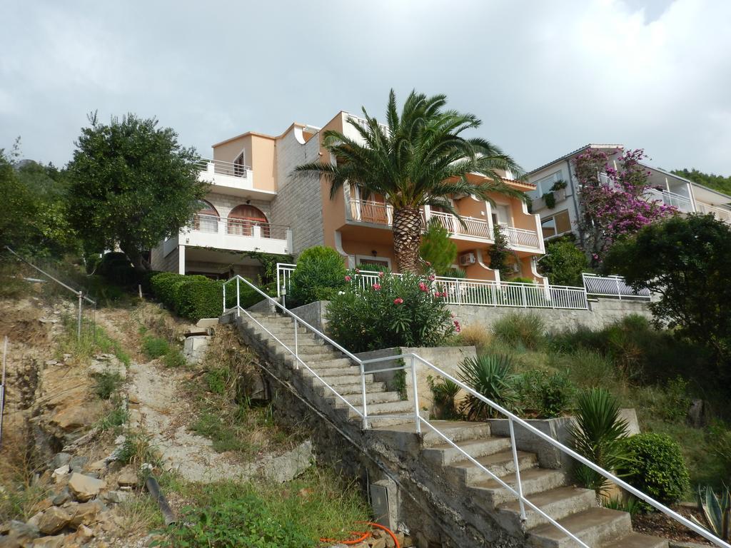 Apartments Kapetan Jure Brela Exterior foto