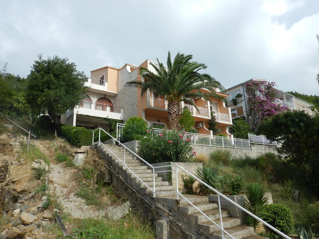 Apartments Kapetan Jure Brela Exterior foto