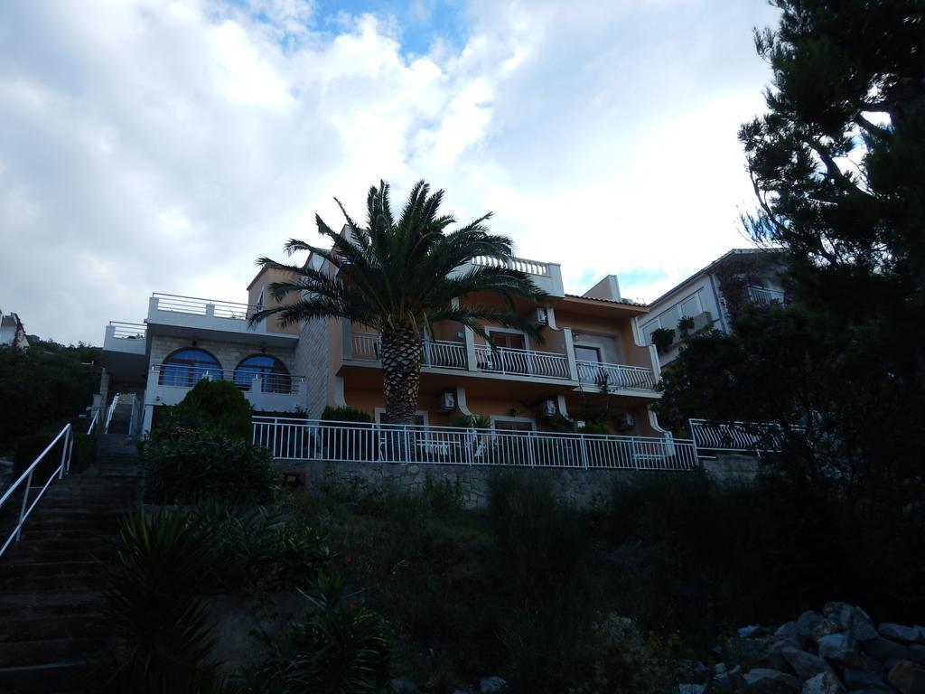 Apartments Kapetan Jure Brela Exterior foto
